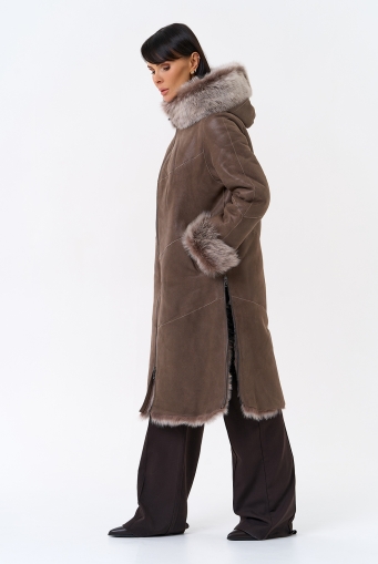 Миниатюра фотографии Женская натуральная дубленка с капюшоном