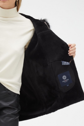 Миниатюра фотографии Женская дубленка из эко кожи с капюшоном