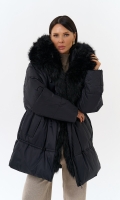 Миниатюра фотографии Женский пуховик с отделкой из искусственного меха