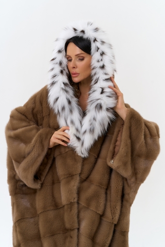 Миниатюра фотографии Шуба из меха норки с капюшоном из меха рыси