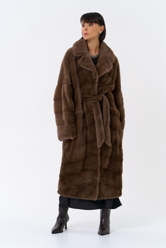 Миниатюра фотографии Длинная шуба с английским воротником