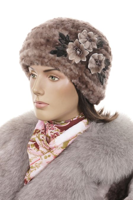 Купить Шапка женская из мутона в каталоге
