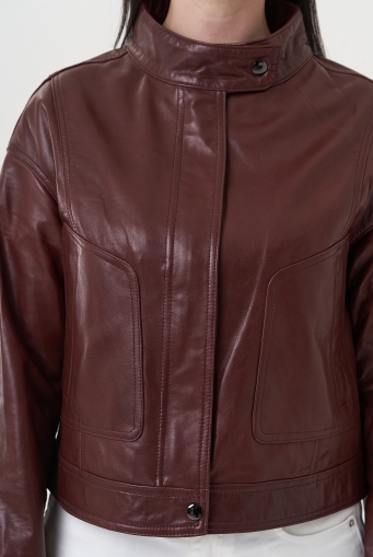 Миниатюра фотографии Куртка бордового цвета из натуральной кожи