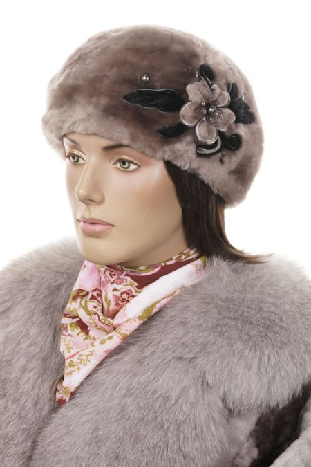 Купить Шапка женская из мутона в каталоге