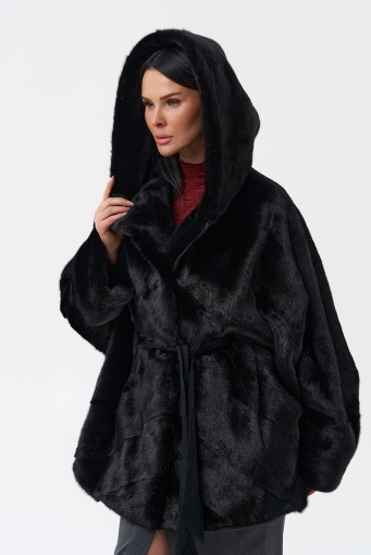 Миниатюра фотографии Шуба с капюшоном и норки