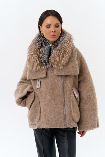 Миниатюра фотографии Женский пуховик с отделкой из меха блюфрост