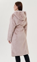 Миниатюра фотографии Длинное пальто из искусственного меха