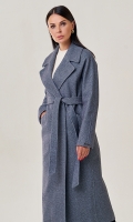 Миниатюра фотографии Женское пальто с английским воротником