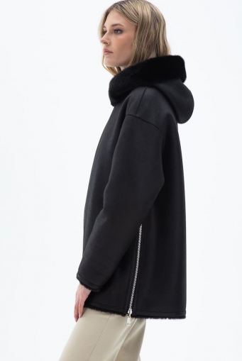 Миниатюра фотографии Женская двухсторонняя дубленка из эко кожи с капюшоном