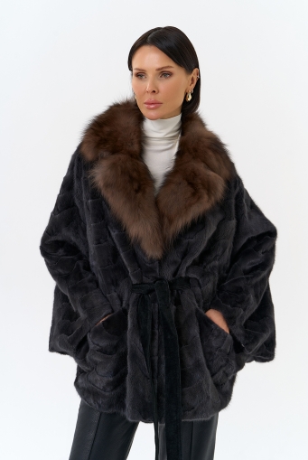 Миниатюра фотографии Шуба из меха норки с воротником из меха лисы