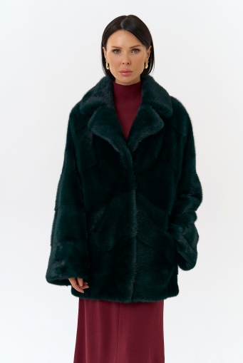 Миниатюра фотографии Шуба из меха норки с английским воротником в зеленом цвете
