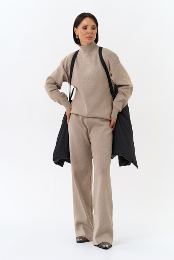 Миниатюра фотографии Женский пуховик с поясом