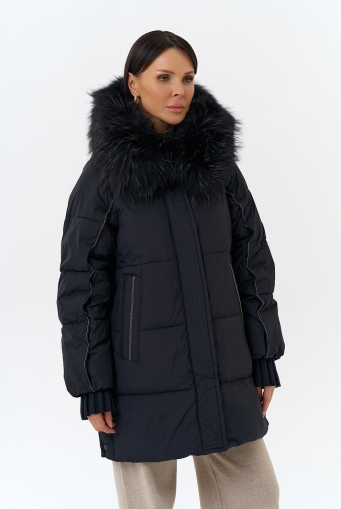 Миниатюра фотографии Женский пуховик с капюшоном из меха енота