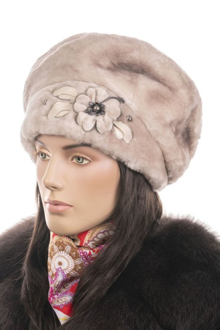 Купить Шапка женская из мутона в каталоге