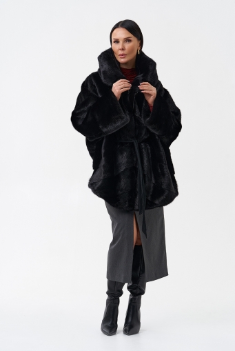 Миниатюра фотографии Шуба с капюшоном и норки