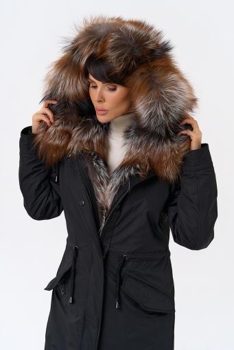 Миниатюра фотографии Женская парка с капюшоном из меха чернобурой лисы