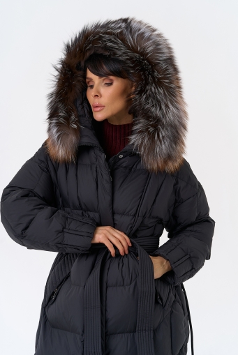 Миниатюра фотографии Женский пуховик с отделкой из меха блюфрост