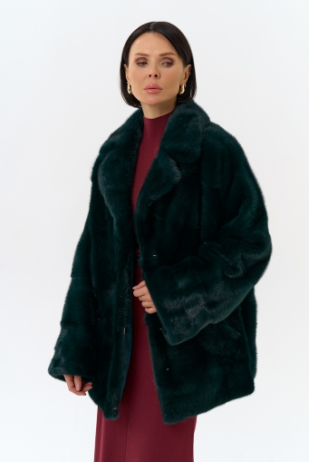 Миниатюра фотографии Шуба из меха норки с английским воротником в зеленом цвете
