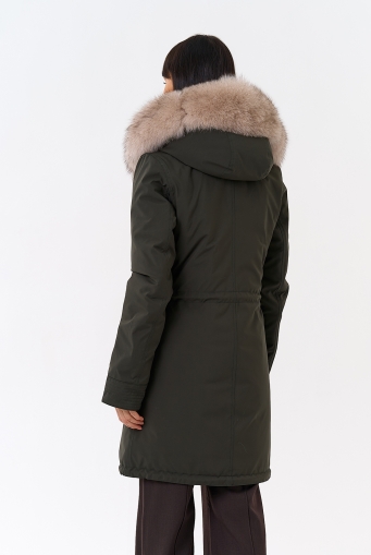 Миниатюра фотографии Женская парка с капюшоном из меха песца