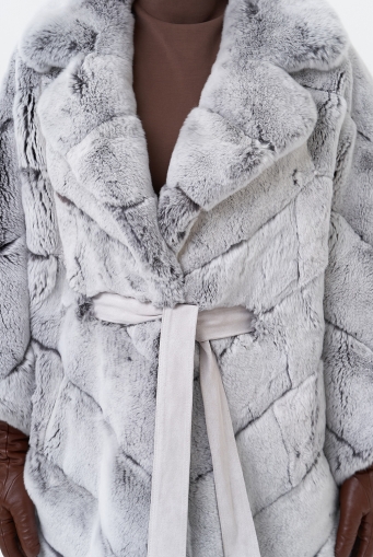 Миниатюра фотографии Шуба из меха кролика с английским воротником 