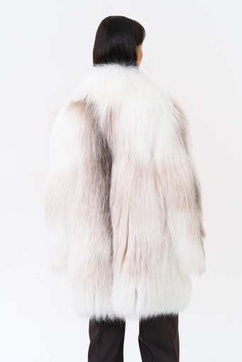 Миниатюра фотографии Белая шуба из лисы