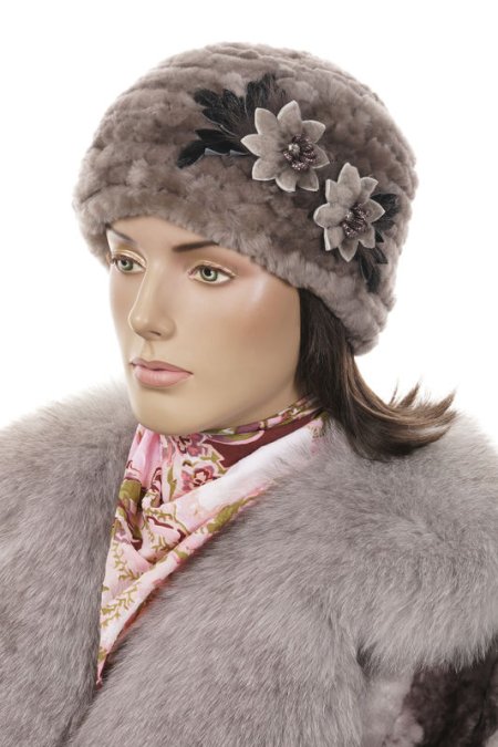 Купить Шапка женская из мутона в каталоге
