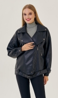 Миниатюра фотографии Женская куртка оверсайз из эко кожи в черном цвете