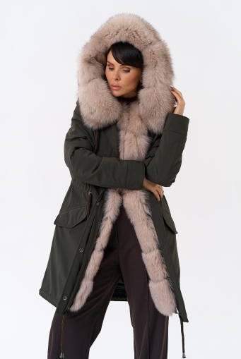 Миниатюра фотографии Женская парка с капюшоном из меха песца