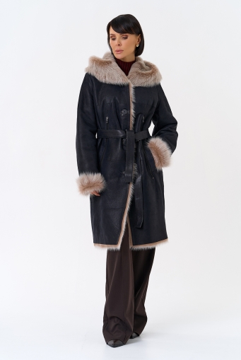 Миниатюра фотографии Женская натуральная дубленка с капюшоном