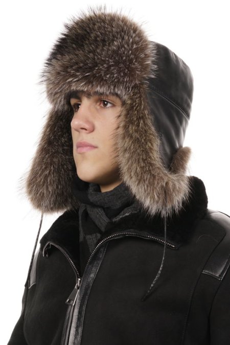 Купить Шапка мужская из натуральной кожи с енотом в каталоге