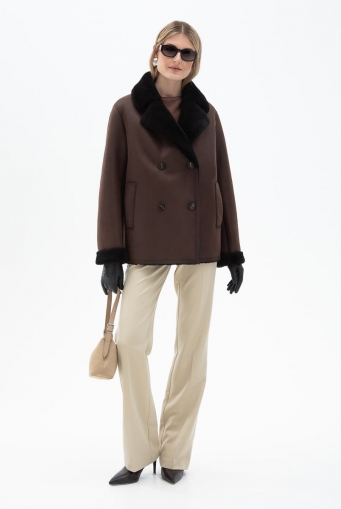 Миниатюра фотографии Женская двухсторонняя дубленка из эко кожи с английским воротником