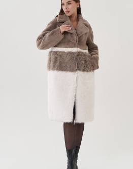 Купить Пальто из овечьей шерсти бежевого цвета в каталоге
