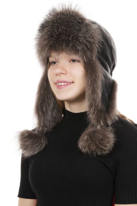 Купить Шапка женская из натуральной кожи с енотом в каталоге
