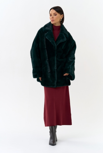 Миниатюра фотографии Шуба из меха норки с английским воротником в зеленом цвете