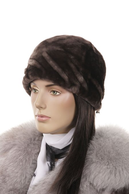 Купить Шапка женская из мутона в каталоге