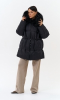 Миниатюра фотографии Женский пуховик с отделкой из искусственного меха
