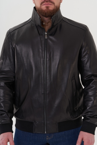 Миниатюра фотографии Кожаная куртка "бомбер" черного цвета