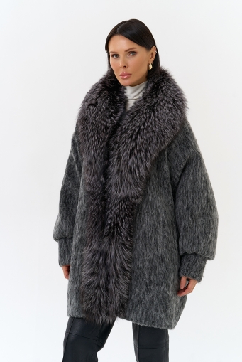 Миниатюра фотографии Женский удлиненный пуховик с отделкой из меха чернобурки