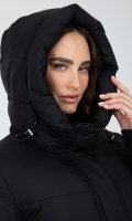 Миниатюра фотографии Куртка женская с капюшоном 