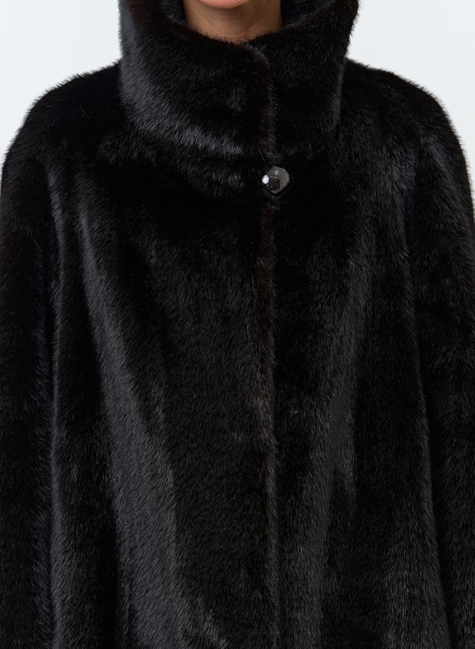 Миниатюра фотографии Женская шуба из эко меха