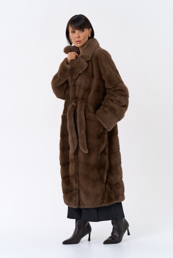 Миниатюра фотографии Длинная шуба с английским воротником