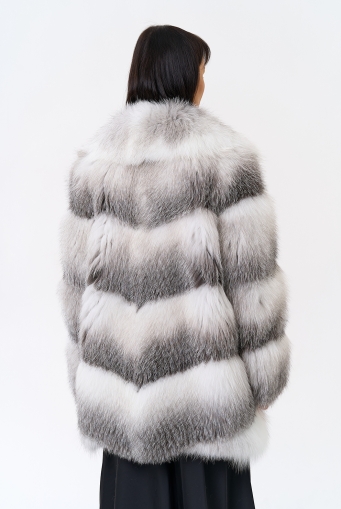 Миниатюра фотографии Шуба из белой лисы