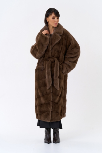 Миниатюра фотографии Длинная шуба с английским воротником