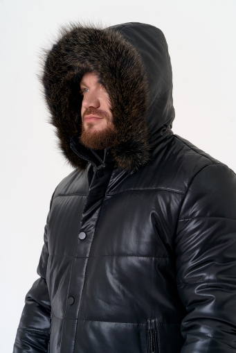 Миниатюра фотографии Пуховик из эко кожи с капюшоном из меха енота