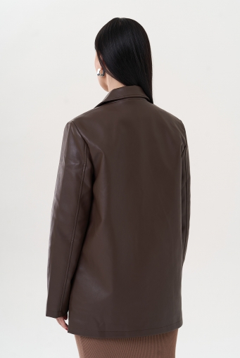 Миниатюра фотографии Пиджак коричневого цвета из эко кожи