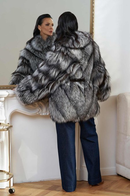 Купить Шуба из меха финской серебристой лисы в каталоге
