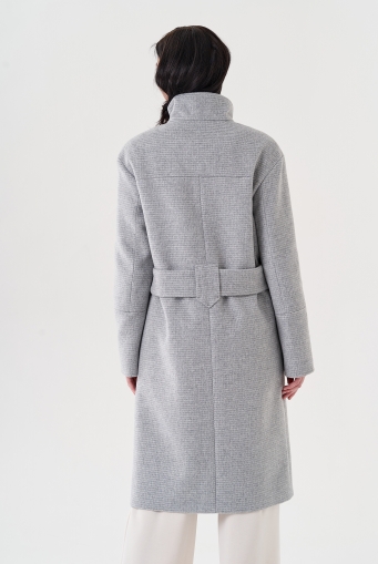 Миниатюра фотографии Женское пальто с воротником стойка