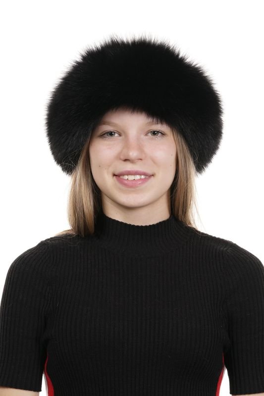 Миниатюра фотографии Шапка женская из натуральной кожи с песцом