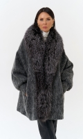 Миниатюра фотографии Женский удлиненный пуховик с отделкой из меха чернобурки