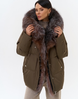 Купить Женский пуховик с отделкой из меха блюфрост в каталоге
